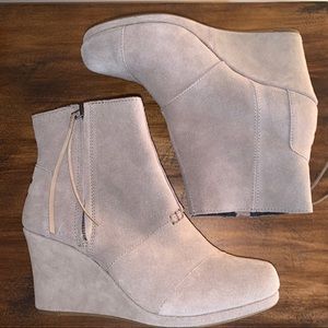 Toms Tan Suede Ankle Wedge Booties Side Zip